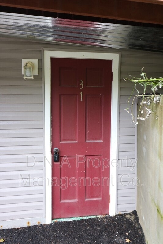 108 3rd St in Gouldsboro, PA - Building Photo - Building Photo
