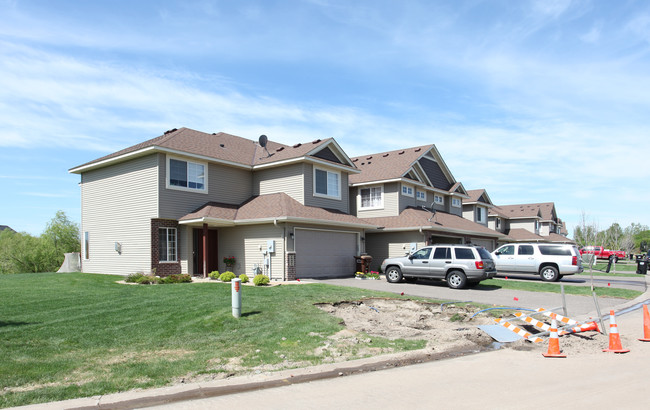 Brockton Meadows Townhomes in Rogers, MN - Building Photo - Building Photo