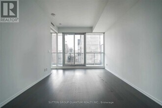 70 Temperance St in Toronto, ON - Building Photo - Building Photo