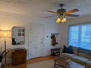 82 Gladstone St, Unit 2 in Boston, MA - Building Photo - Building Photo