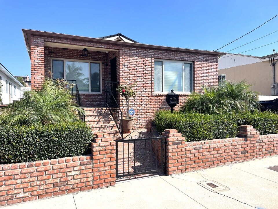1184 W 25th St in Los Angeles, CA - Building Photo