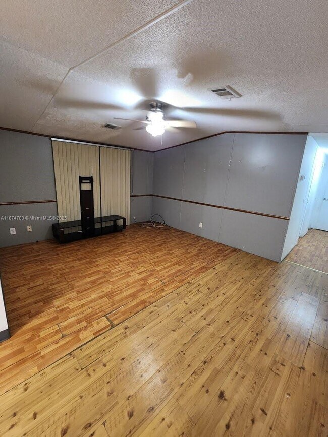 5864 Cartier Rd in West Palm Beach, FL - Building Photo - Building Photo