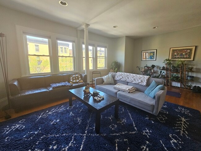 686 Washington St in Brookline, MA - Building Photo - Building Photo