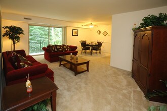Woods Edge Apartments in Rockville, MD - Foto de edificio - Interior Photo