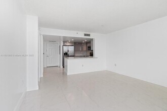 3000 Coral Wy in Coral Gables, FL - Building Photo - Building Photo