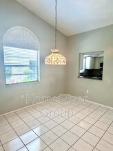 5508 Salem Square Dr S in Palm Harbor, FL - Foto de edificio - Building Photo