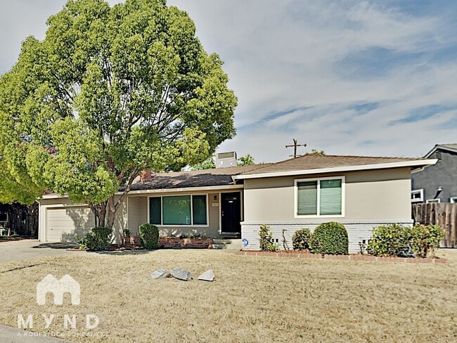 property at 2428 Drayton Dr