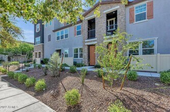 2286 E Hidalgo Ave in Phoenix, AZ - Foto de edificio - Building Photo