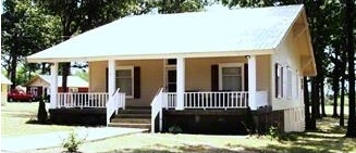 681 Church St in White Bluff, TN - Building Photo