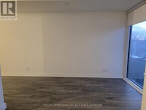 2 Manderley Dr in Toronto, ON - Building Photo - Building Photo