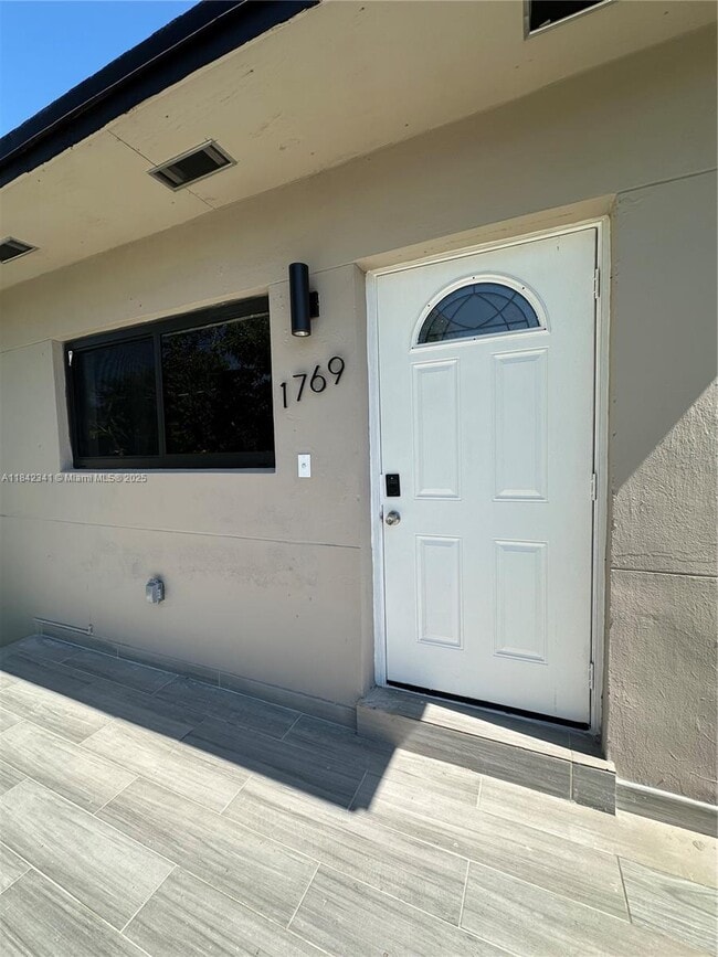 1769 NW 41st St in Miami, FL - Building Photo - Building Photo