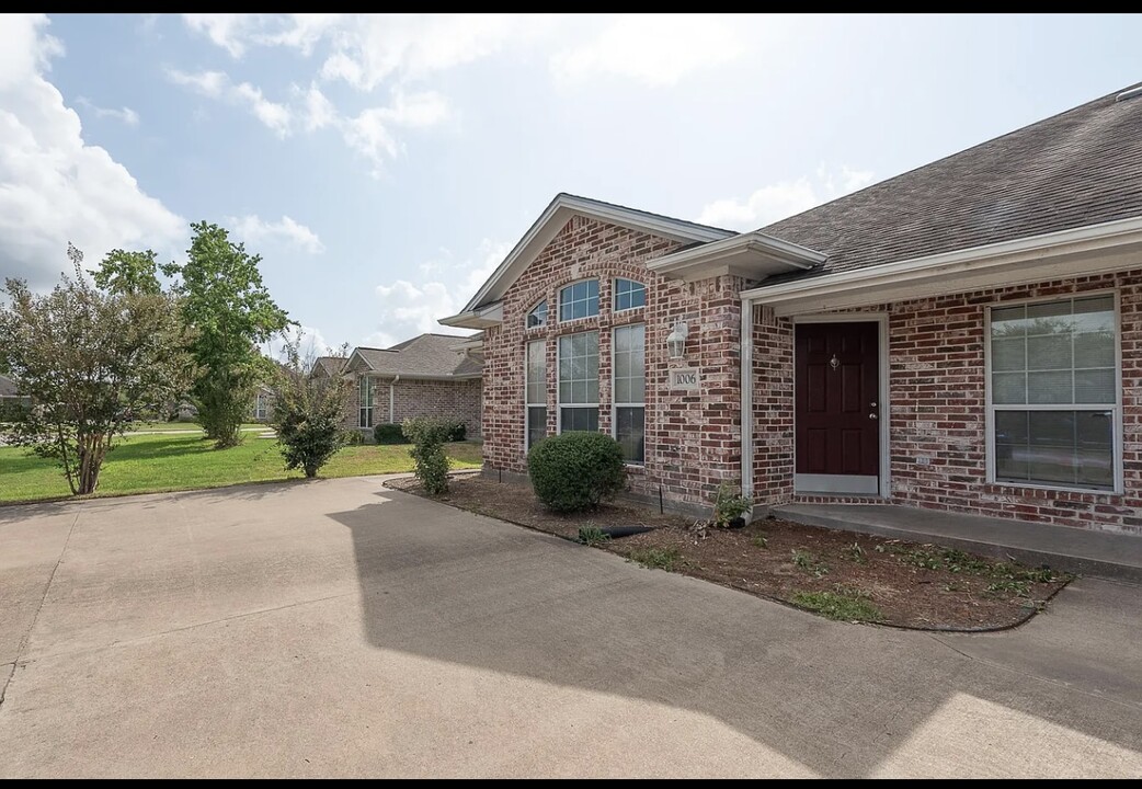 1006 Crepe Myrtle Ct Photo