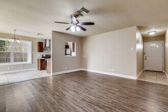 7114 Spring Morning Dr in San Antonio, TX - Building Photo - Building Photo