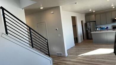 2168 N Cloverleaf Wy in Saratoga Springs, UT - Building Photo - Building Photo