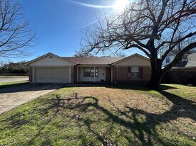 13324 Shahan Dr in Farmers Branch, TX - Building Photo