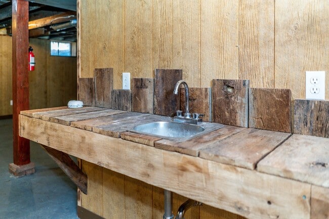 property at 606 Paris Ct