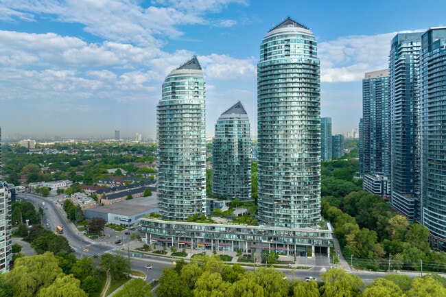 2230 Lakeshore Blvd W
