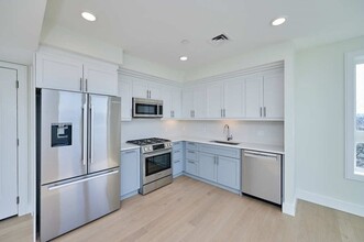 301 Border St, Unit 508 in Boston, MA - Building Photo - Building Photo