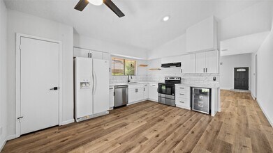 23414 Canyon Lake Dr in Spring, TX - Foto de edificio - Building Photo