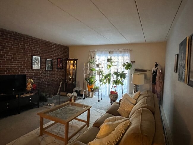 property at 36 Greentree Ln