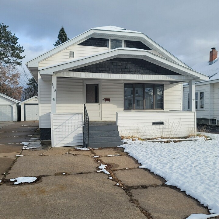 815 S 5th Ave in Wausau, WI - Building Photo