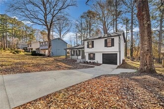 3959 Wood Path Dr in Stone Mountain, GA - Building Photo - Building Photo