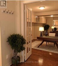 350 Princess Royal Dr in Mississauga, ON - Building Photo - Building Photo