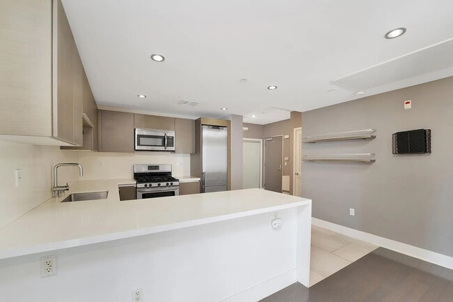 1730 Sawtelle Blvd, Unit #214 in Los Angeles, CA - Building Photo - Building Photo