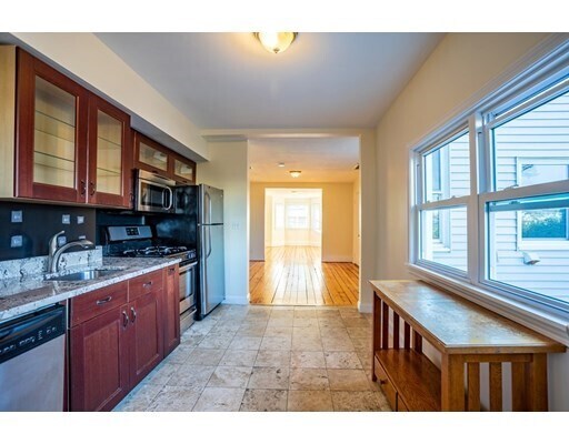 32 Parker St in Boston, MA - Building Photo