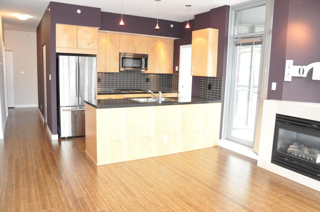 1050 Smithe St in Vancouver, BC - Building Photo