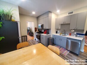 1914 Beacon St, Unit 2 in Boston, MA - Foto de edificio - Building Photo