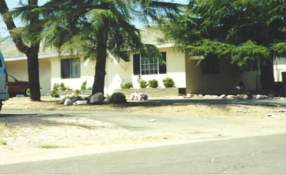 16213-16215 Spruce St in Hesperia, CA - Building Photo - Building Photo