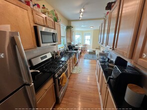 48 Lowell St, Unit 2 in Somerville, MA - Foto de edificio - Building Photo