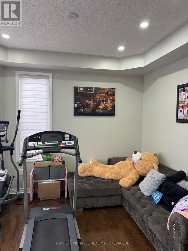 205 Valleyway Dr in Brampton, ON - Building Photo - Building Photo