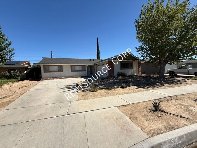 1177 W Ave J-11 in Lancaster, CA - Foto de edificio - Building Photo