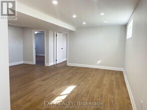 533 Carman Ct in Oshawa, ON - Building Photo - Building Photo