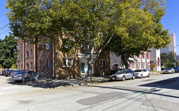 674 10th St in Oakland, CA - Foto de edificio - Building Photo