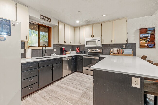 18066 E Butte Ln in Sunriver, OR - Building Photo - Building Photo