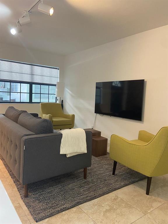 2404 NE 33rd Ave, Unit 4 in Fort Lauderdale, FL - Building Photo - Building Photo