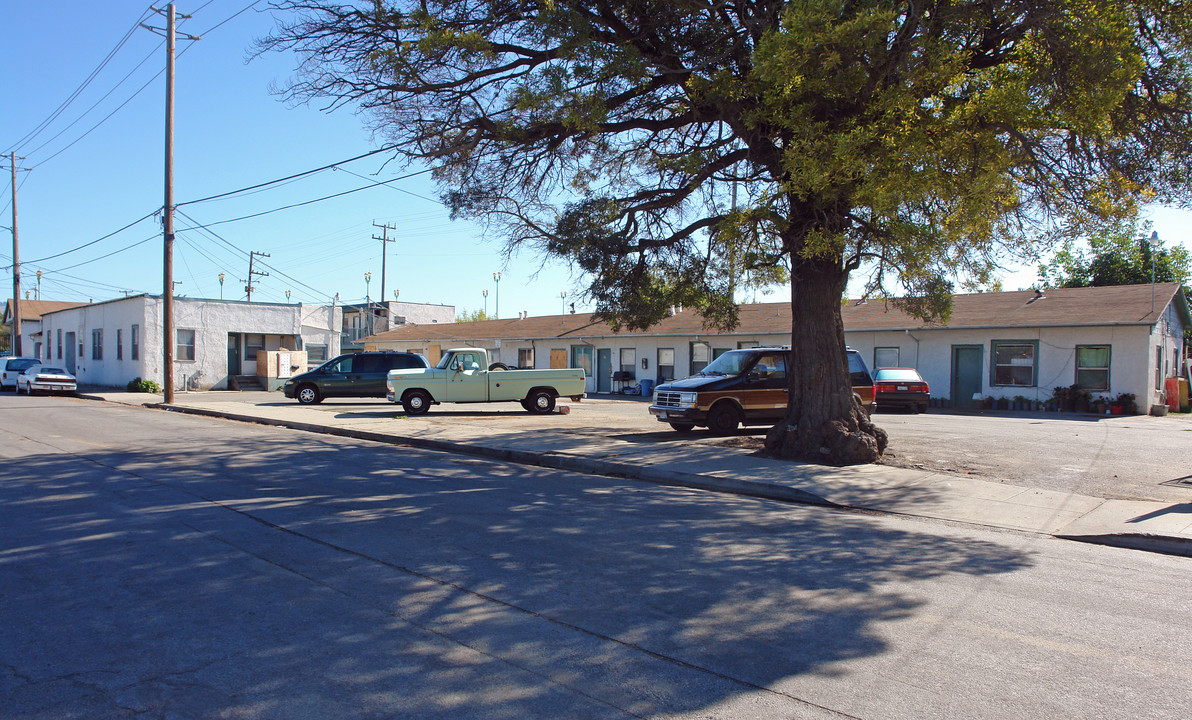 21 Main St in Watsonville, CA - Building Photo