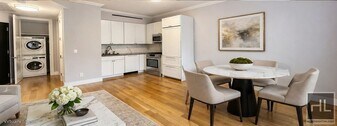 No fee 2 bed 2 bath with washer and dryer  - The Willard, Unit 5 in New York, NY - Building Photo