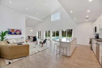 420 Old Farm Rd in Orient, NY - Building Photo - Building Photo