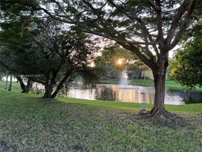 1099 Waterbrook Ln in Weston, FL - Foto de edificio - Building Photo