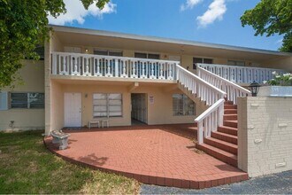 1033 NW 30th Ct in Wilton Manors, FL - Building Photo - Building Photo