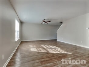 1925 Buffalo Way in Durham, NC - Foto de edificio - Building Photo