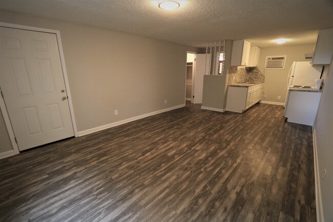 3165 Walnut Ave in Groves, TX - Building Photo - Building Photo