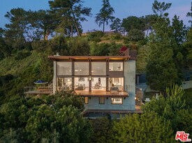 1735 Summitridge Dr in Beverly Hills, CA - Building Photo