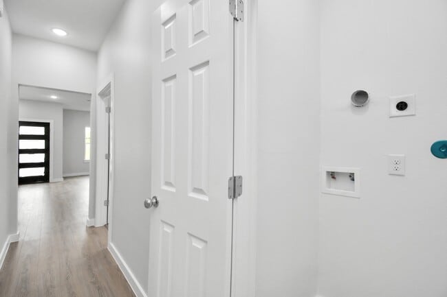 9808 Nedwald St