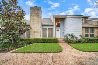 10053 Kemp Forest Dr in Houston, TX - Building Photo - Building Photo