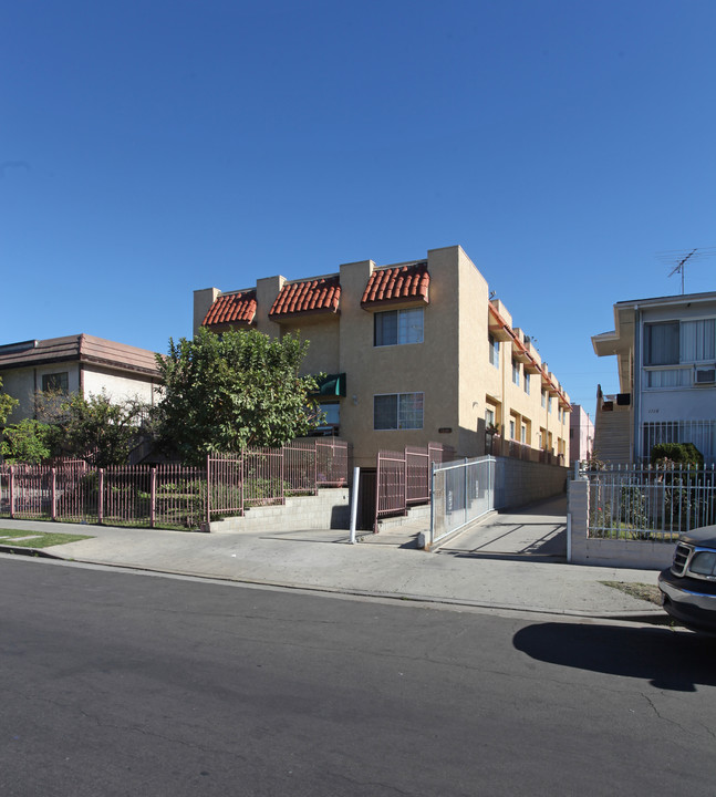 1118 Kenmore Ave in Los Angeles, CA - Building Photo